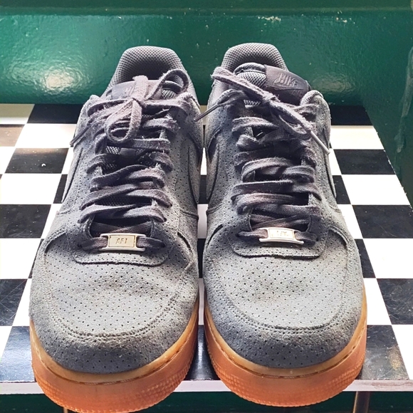 Air Force One low grey suede, gum sole, 9.5 of 10 - Picture 1 of 5